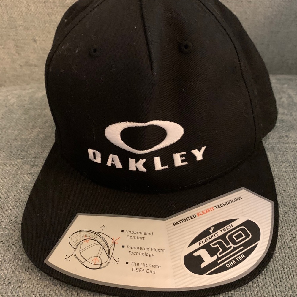 Oakley snapback hat